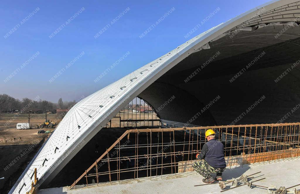 Építőipar - Debrecen - Teniszközpont épül 