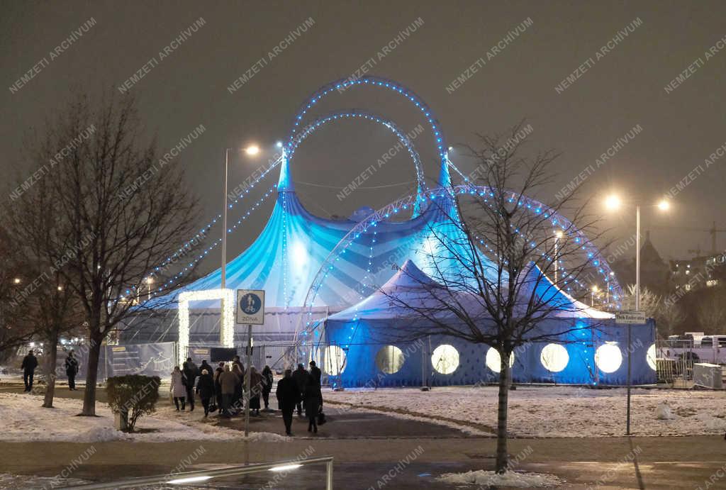 Kultúra - Budapest - Zenei rendezvény a MÜPA sátorban