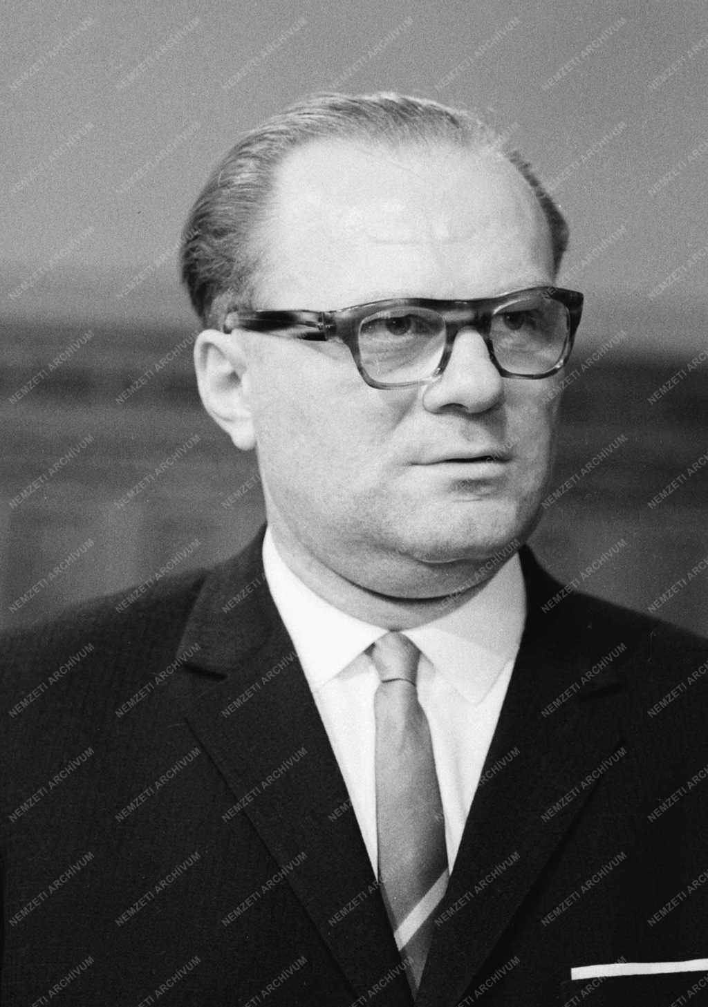 Dr. Mátyás Miklós