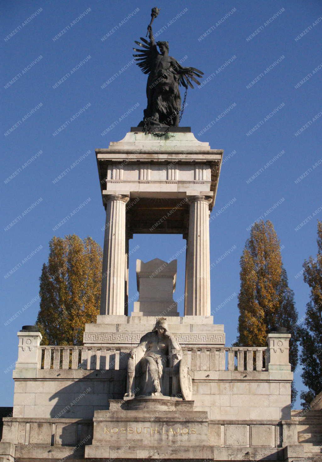 A Kossuth-mauzóleum a Fiumei úti sírkertben