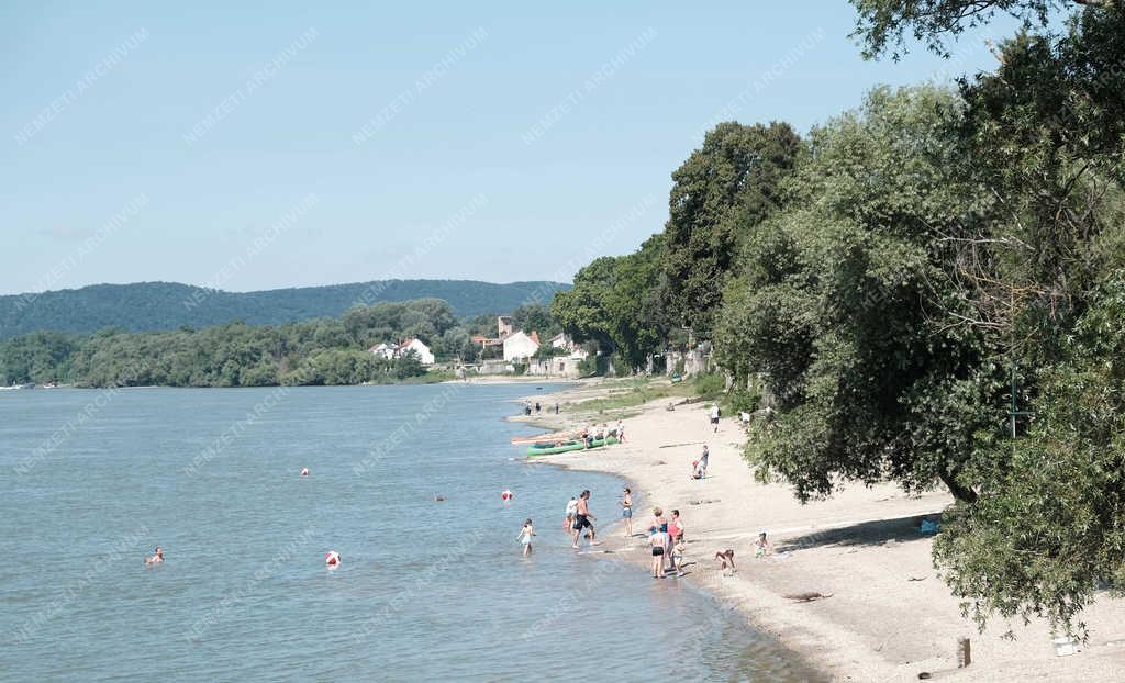 Életkép - Verőce - Dunai strand