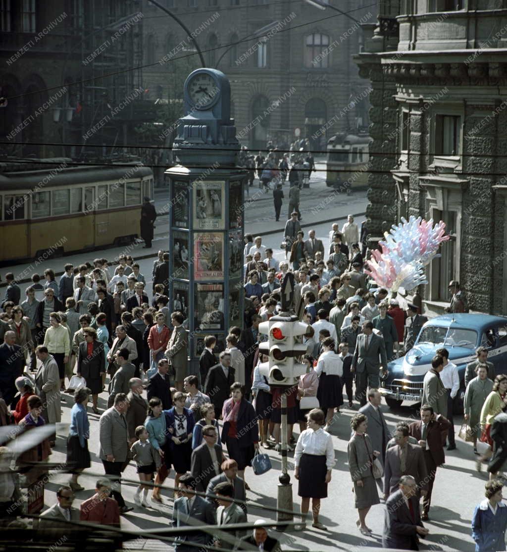 Városkép - Ünnep - Május elseje a fővárosban