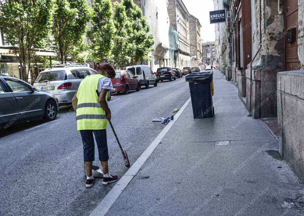 Életkép - Budapest - Utcaseprő az Erzsébetvárosban