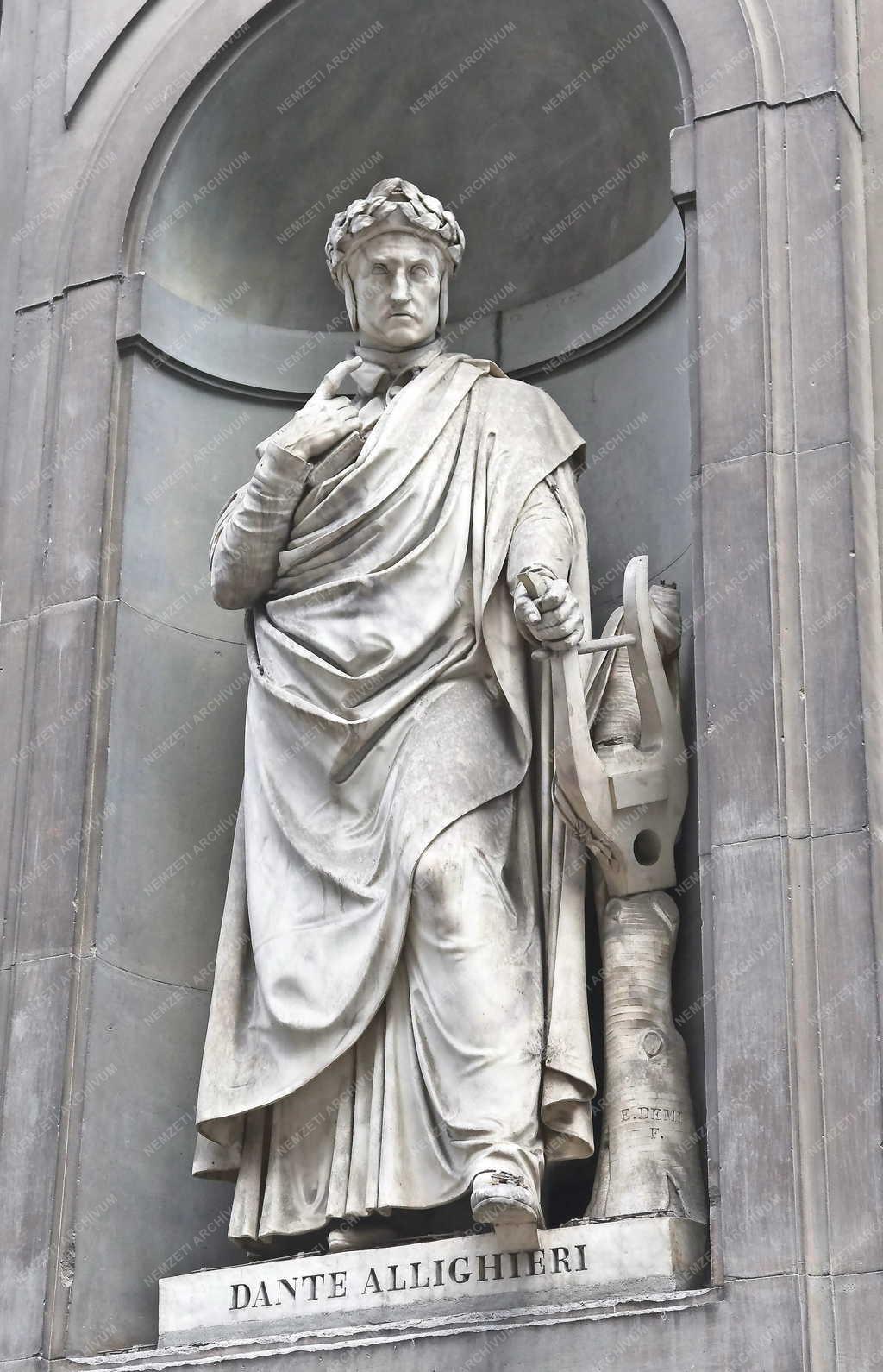 Firenze - Dante Alighieri szobra