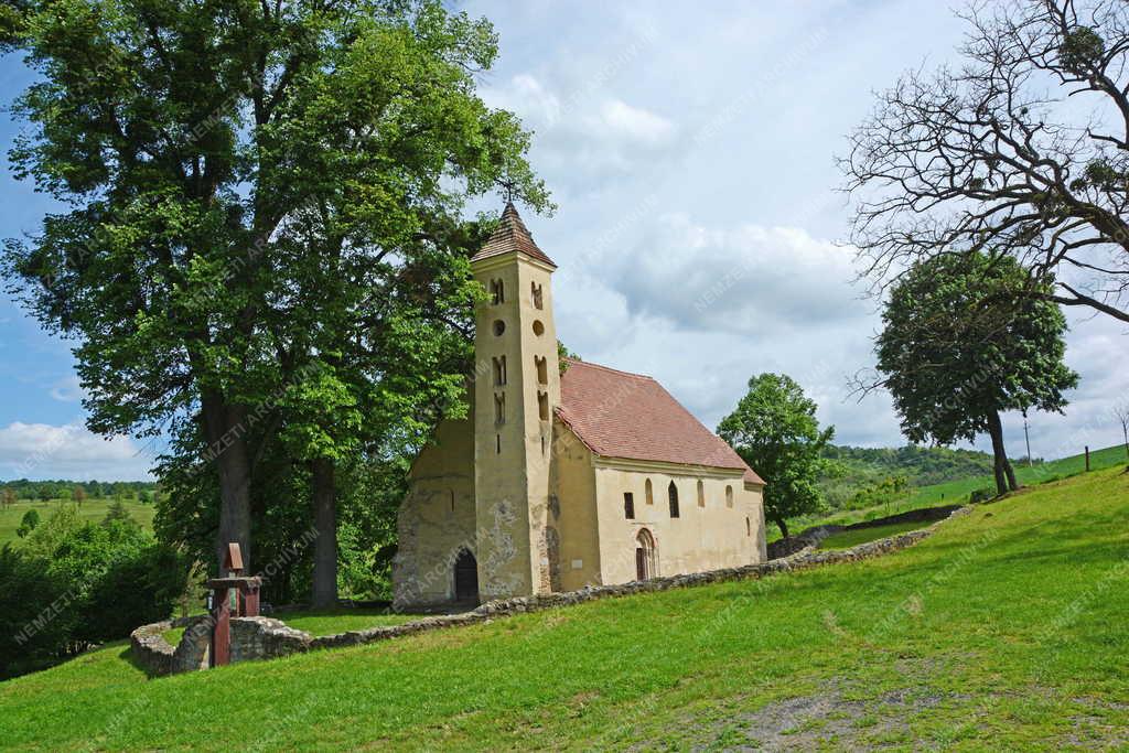 Városkép - Mánfa - Árpád-kori templom