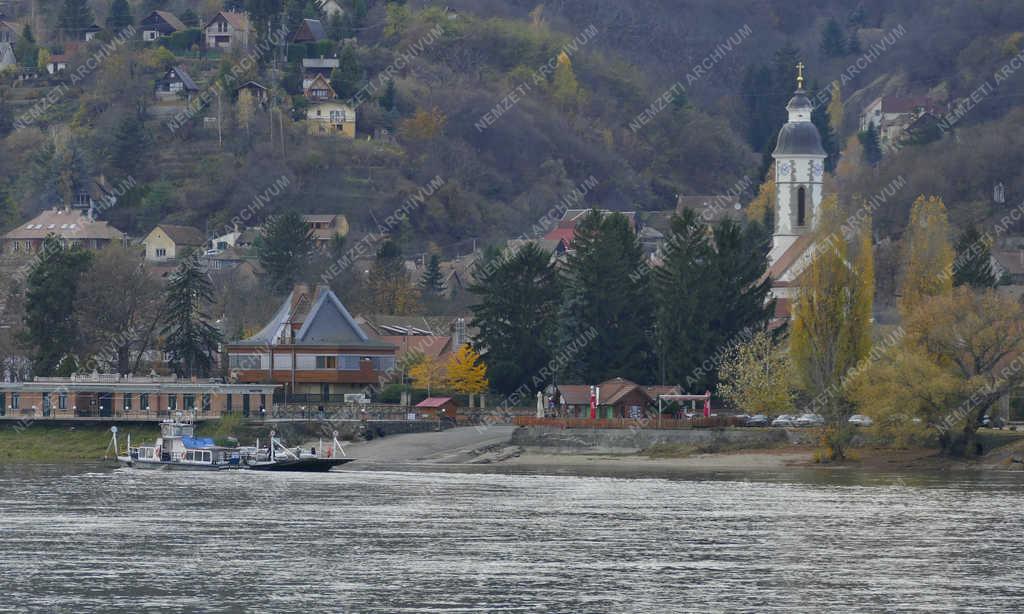 Közlekedés - Visegrád - Nagymarosi komp a Dunán