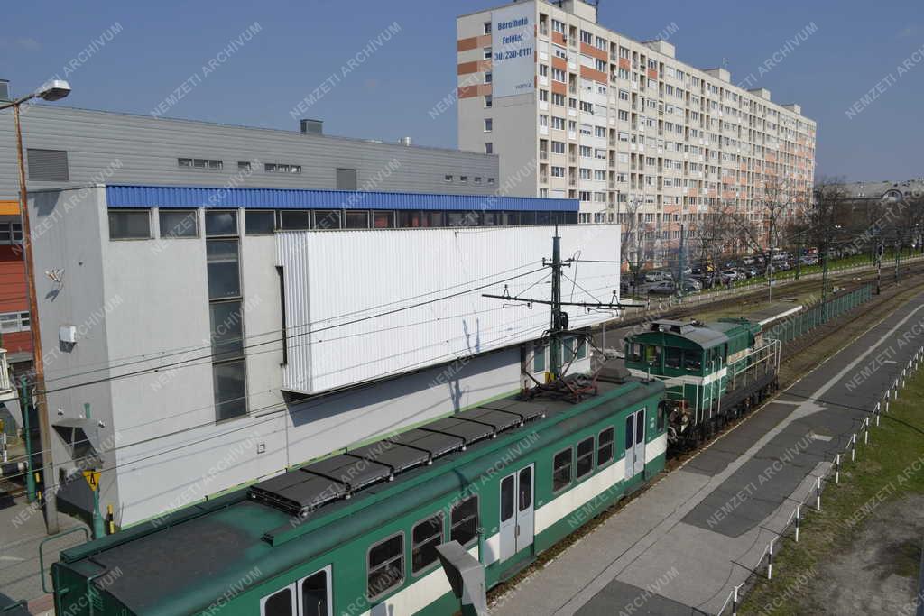 Közlekedés - Budapest - Műszaki hibás HÉV szerelvény