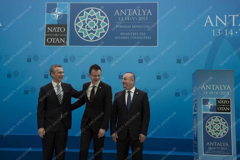 Szijjártó Péter a NATO-tagállamok külügyminisztereinek törökországi találkozóján