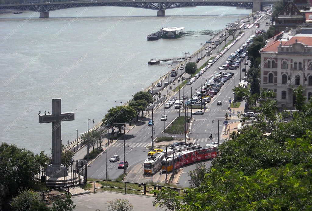 Városkép - Budapest - A Szent Gellért tér a Dunával