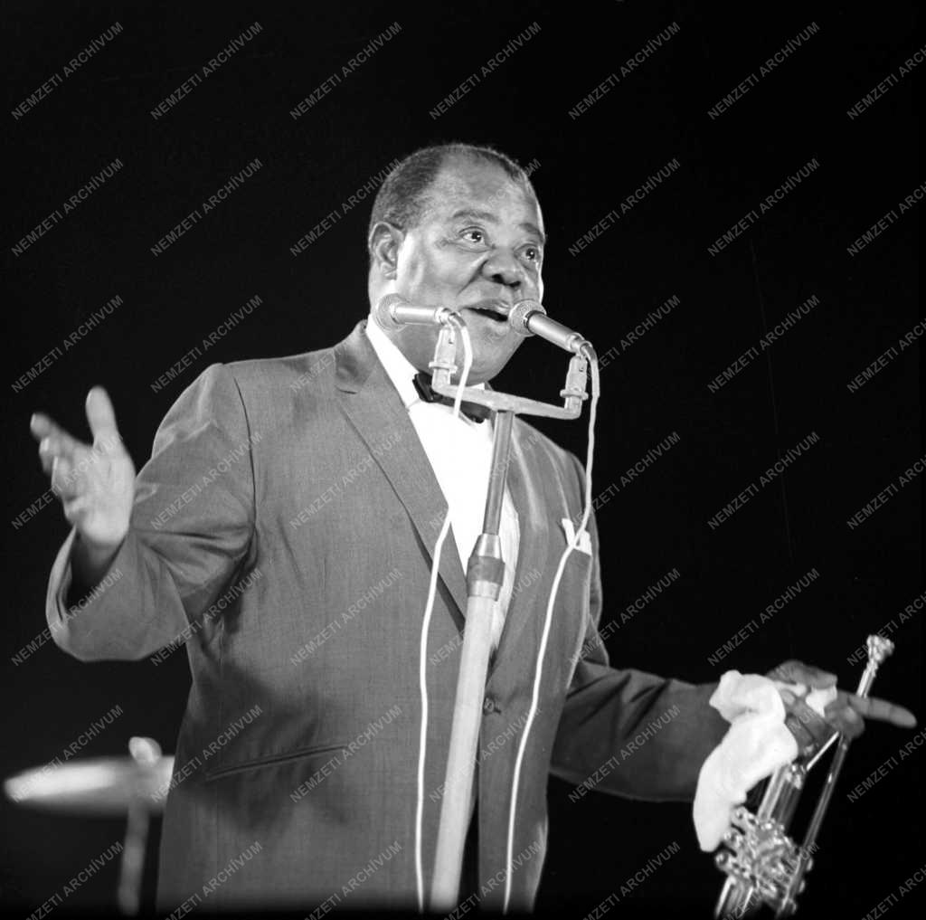 Kultúra - Louis Armstrong amerikai dzsessztrombitás Budapesten