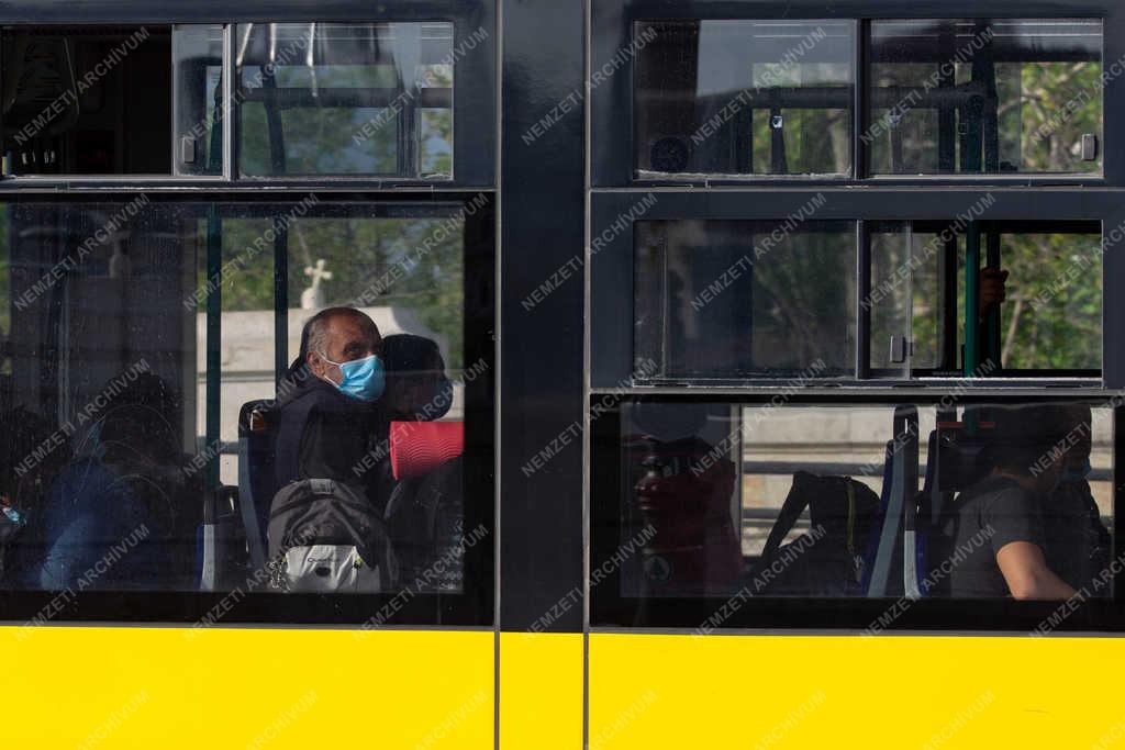 Közlekedés - Budapest - Kötelező védőmaszk használat