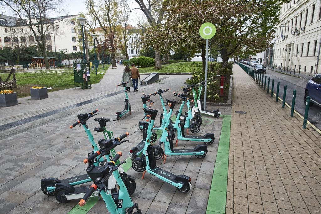 Közlekedés - Budapest - Mobi-pont a Markusovszky térnél