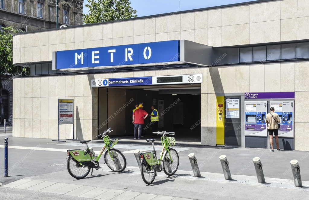 Közlekedés - Budapest -  Mol Bubi kerékpárok a Metro állomásnál