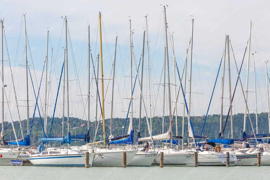 Sport - Balatonfüred - Vitorláshajók a kikötőben