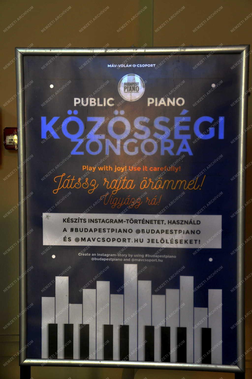 Érdekesség - Kultúra - Közösségi zongora a Keleti pályaudvaron  