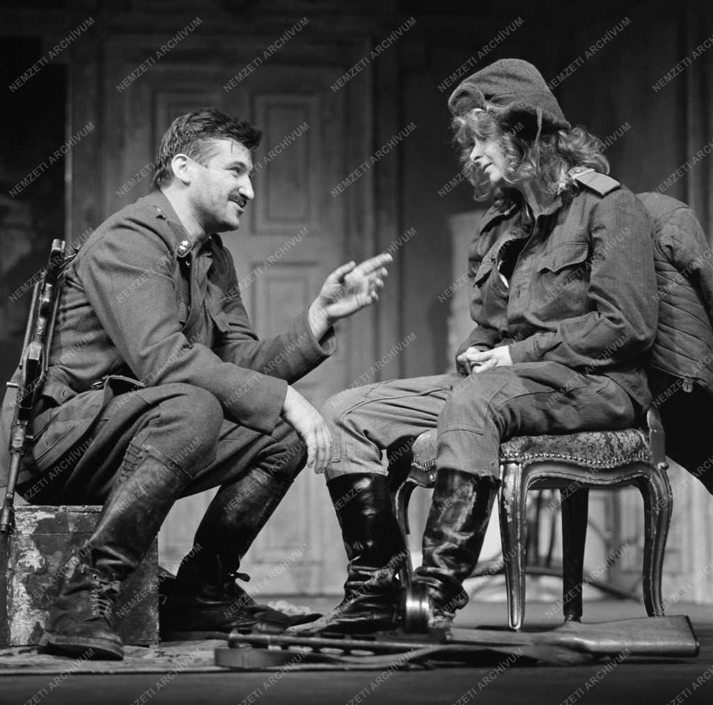 Kultúra - Színház - Dobozy Imre: A tizedes meg a többiek