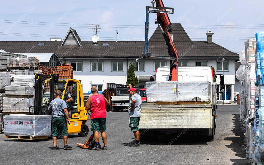 Kereskedelem - Debrecen - Építőipari termékek a Gulyás Tüzép GSV Kft-ben