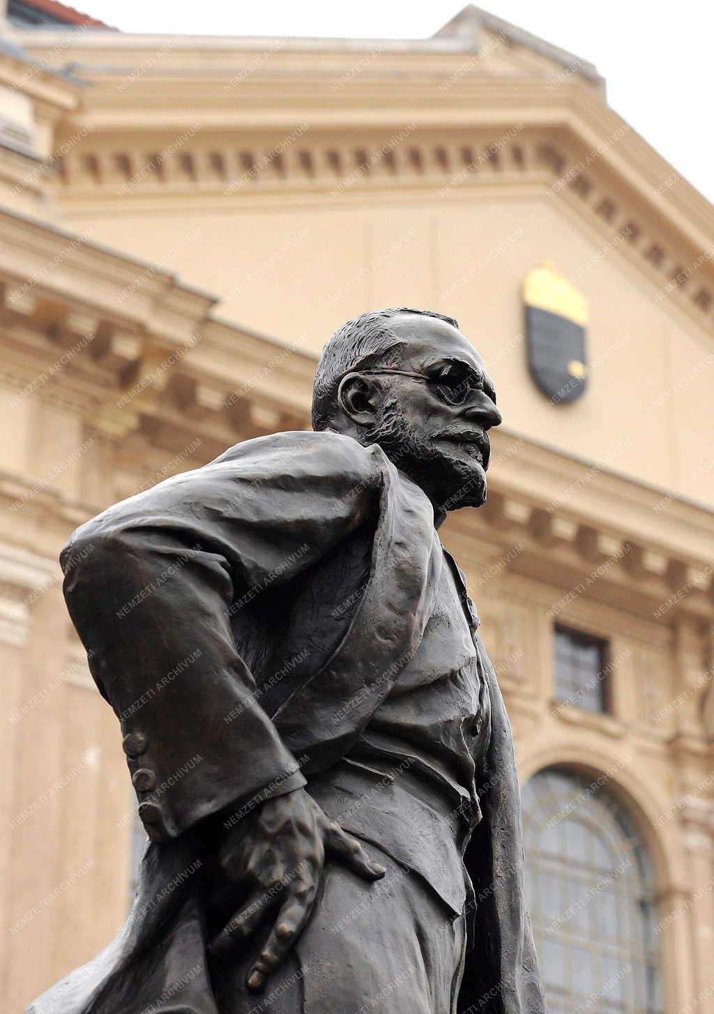 Városkép - Debrecen - Szobor áthelyezés 