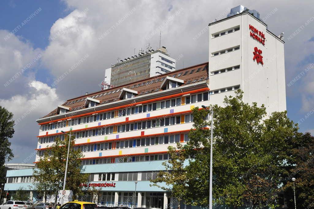 Egészségügy - Budapest - Megújult a gyermekkórház homlokza