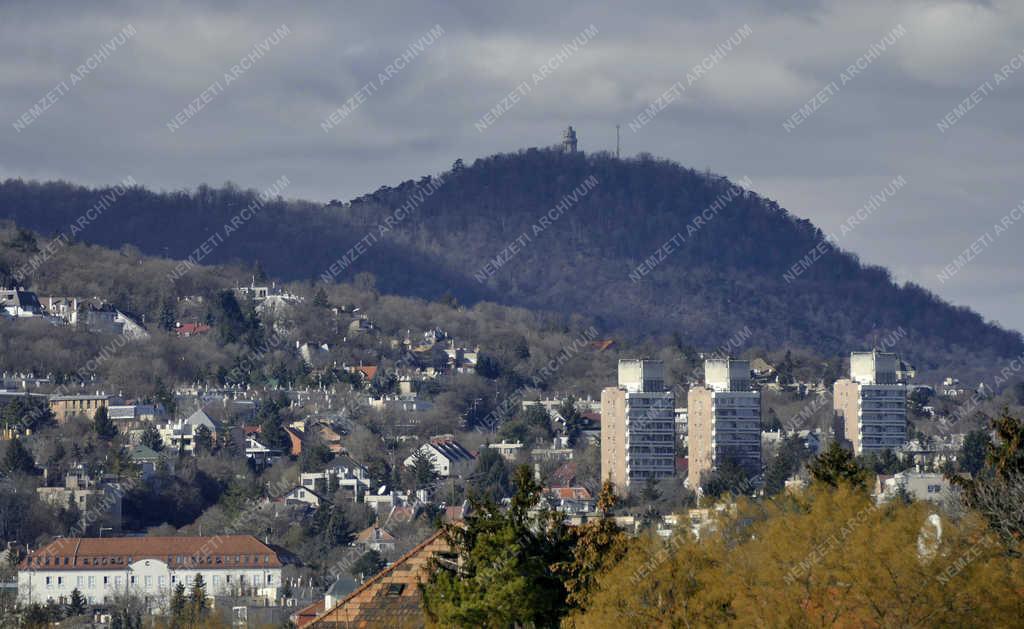 Városkép - Budapest - Az Istenhegy városrész a János-heggyel 