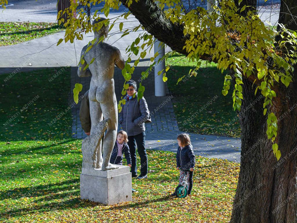 Szabadidő - Debrecen - Pihenők a Nagyerdőben