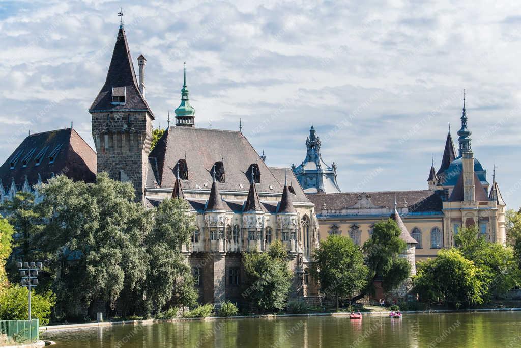 Műemlék épület - Budapest - Vajdahunyad vára