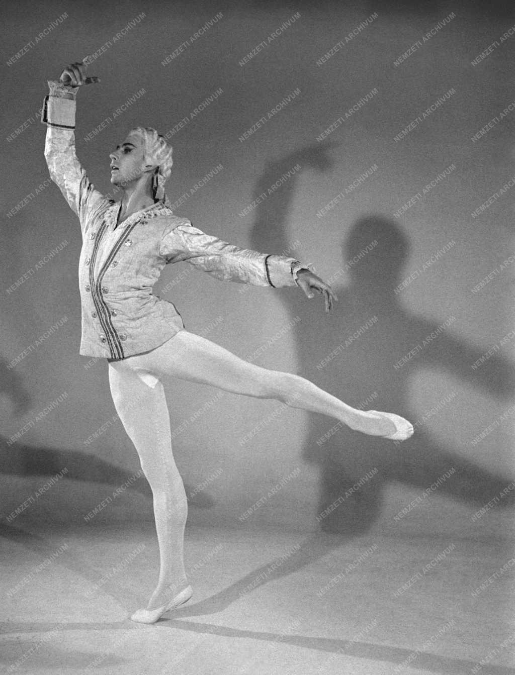 Nagy Ivánt, az idei Wagner balett verseny III. díjas táncosát, a Magyar Állami Operaház tagját a Washingtoni National Ballet hívta meg az 1965-66-os évadjára. Partnernőjét, Kaszás Ildikót – a Várnai Fesztivál IV. díját nyerte – az 1966-os évadban a Komische Oper most alakuló balett együtteséhez hívták