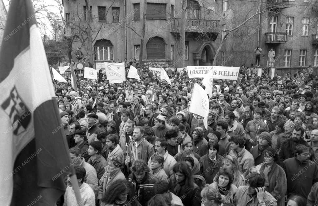 Demonstráció - Tüntetés a román nagykövetség előtt