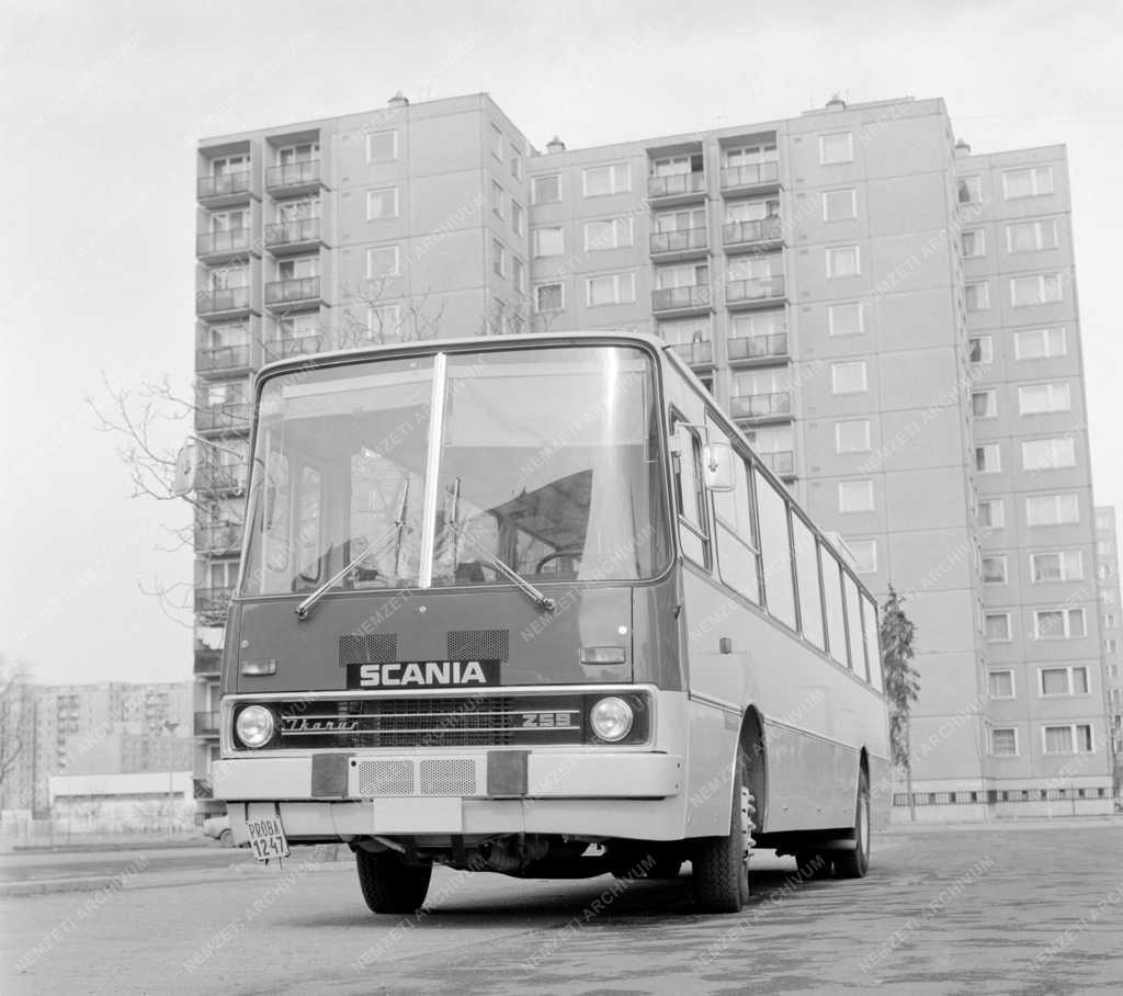 Közlekedés - Ikarus-Scania távolsági autóbusz