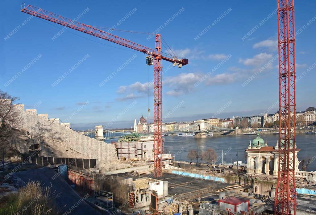 Műemlékvédelem - Rekonstrukció - A Várbazár felújítása