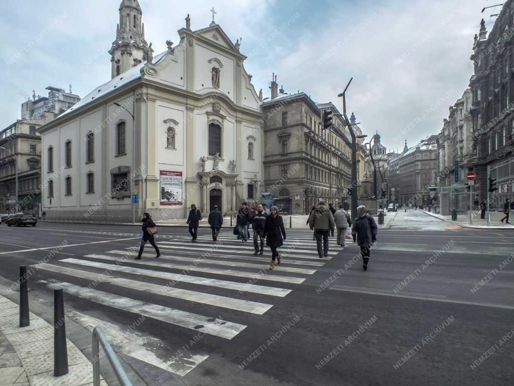 Városkép - Budapest -  Megújult a Ferenciek tere 