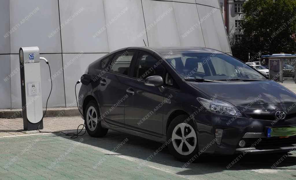 Közlekedés - Budapest - Elektromos autó