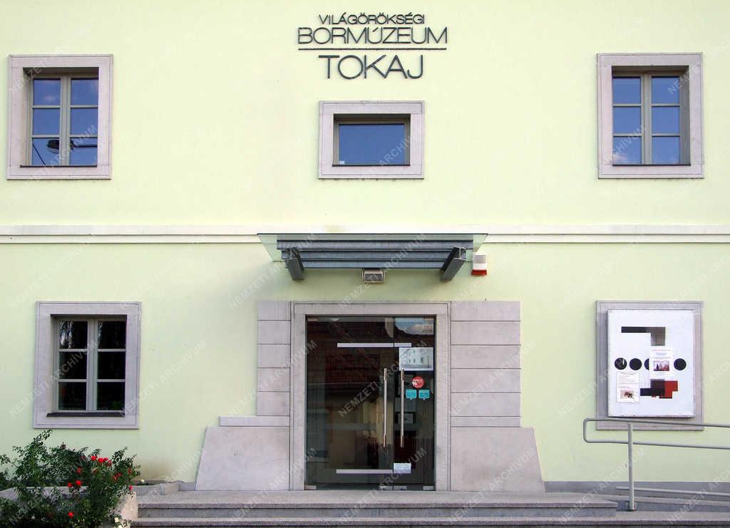 Vendéglátás - Tokaj - A Világörökségi Bormúzeum épülete