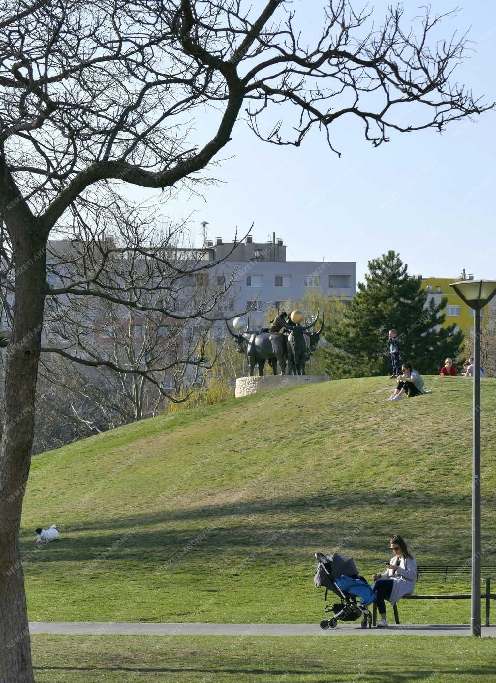 Városkép - Szabadidő - Budapest - Tavasz a Bikás parkban