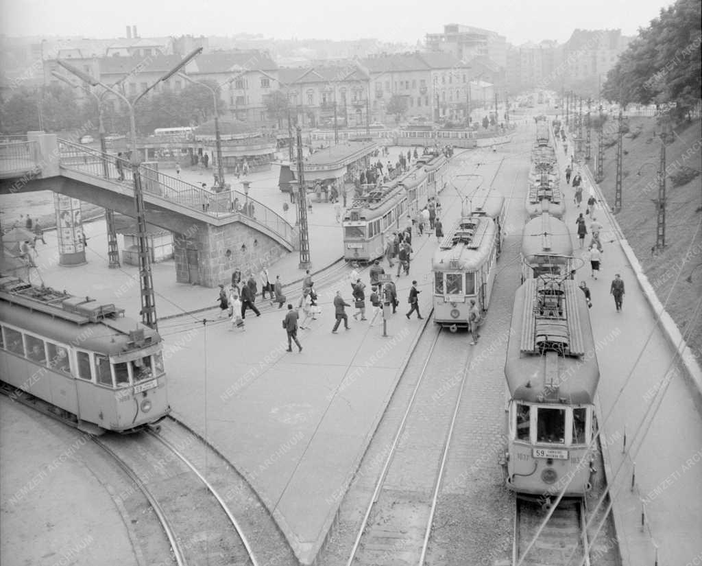 Városkép-életkép - A hajnali Moszkva tér