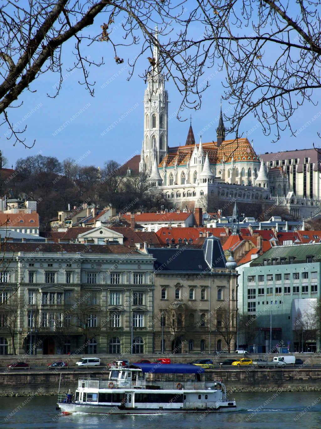 Városkép - Budapest - Dunai személyszállítás kishajóval