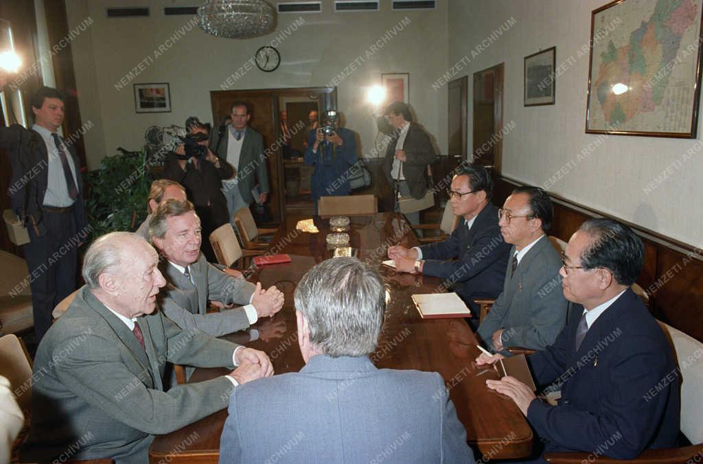 Külkapcsolat - Kádár János fogadta a Koreai Munkapárt KB titkárát