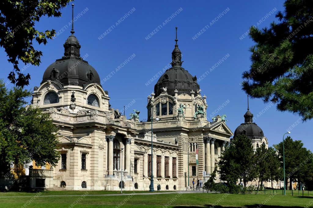 Városkép - Budapest - A Széchenyi gyógyfürdő a Városligetben