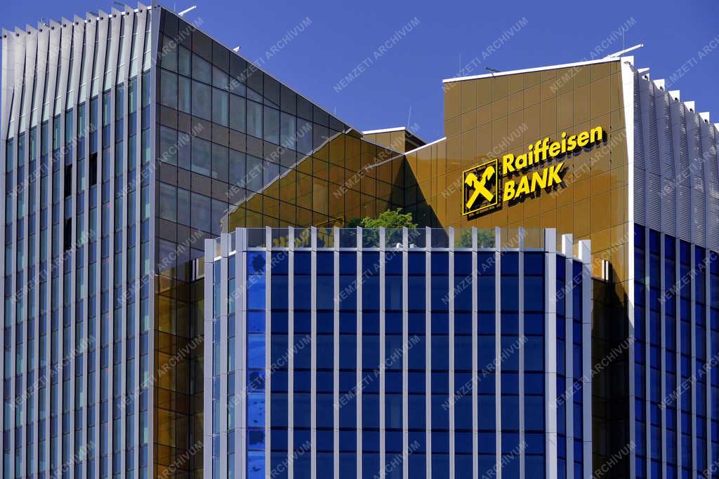 Pénzintézet - Budapest - A Raiffeisen Bank az Agora Budapestben 