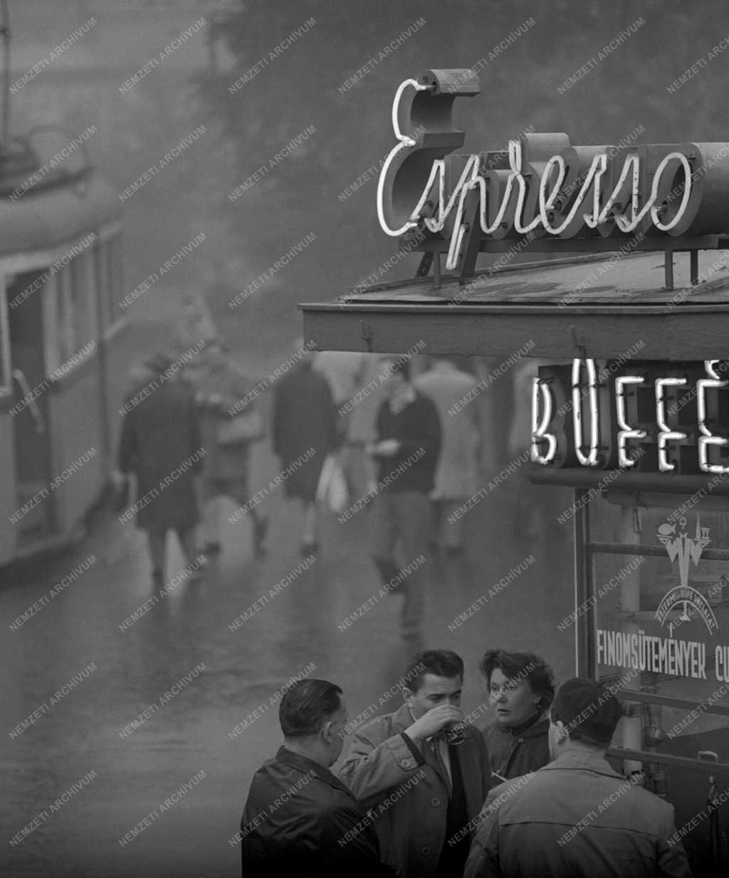 Életkép - Ködös októberi reggel Budapesten