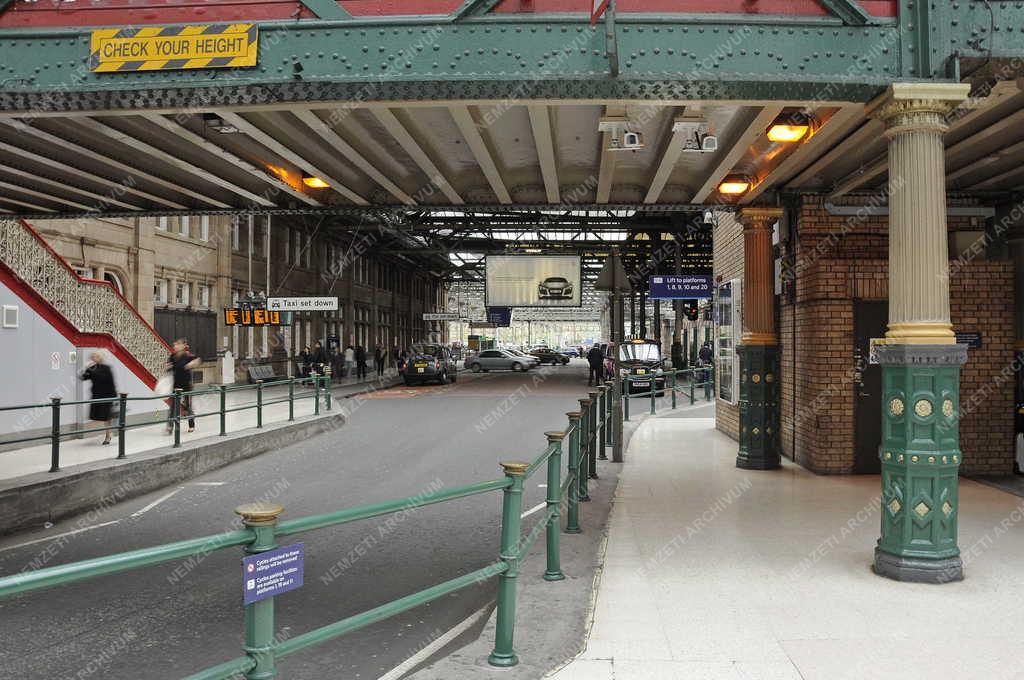 Városok - Edinburgh - Waverley Railway Station 