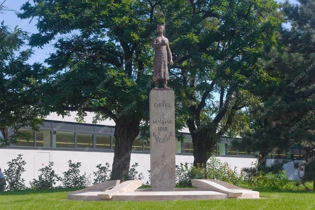 Műalkotás - Budapest - Martínász szobor