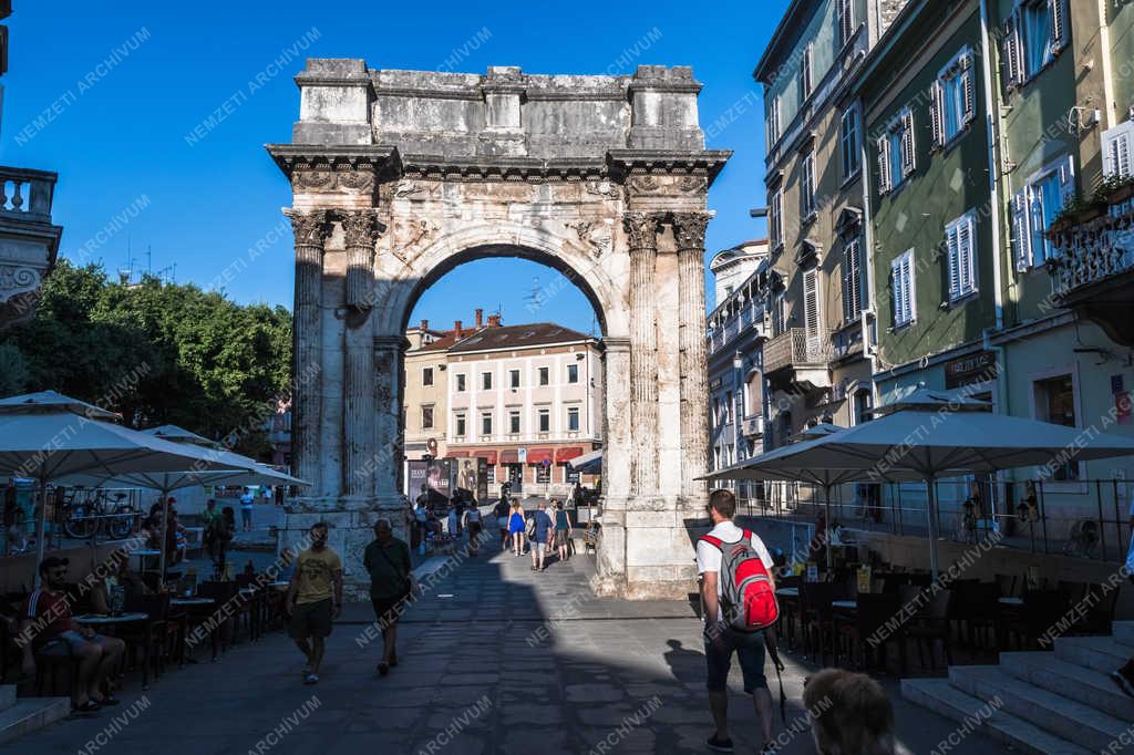 Turizmus - Pula - Sergius diadalív