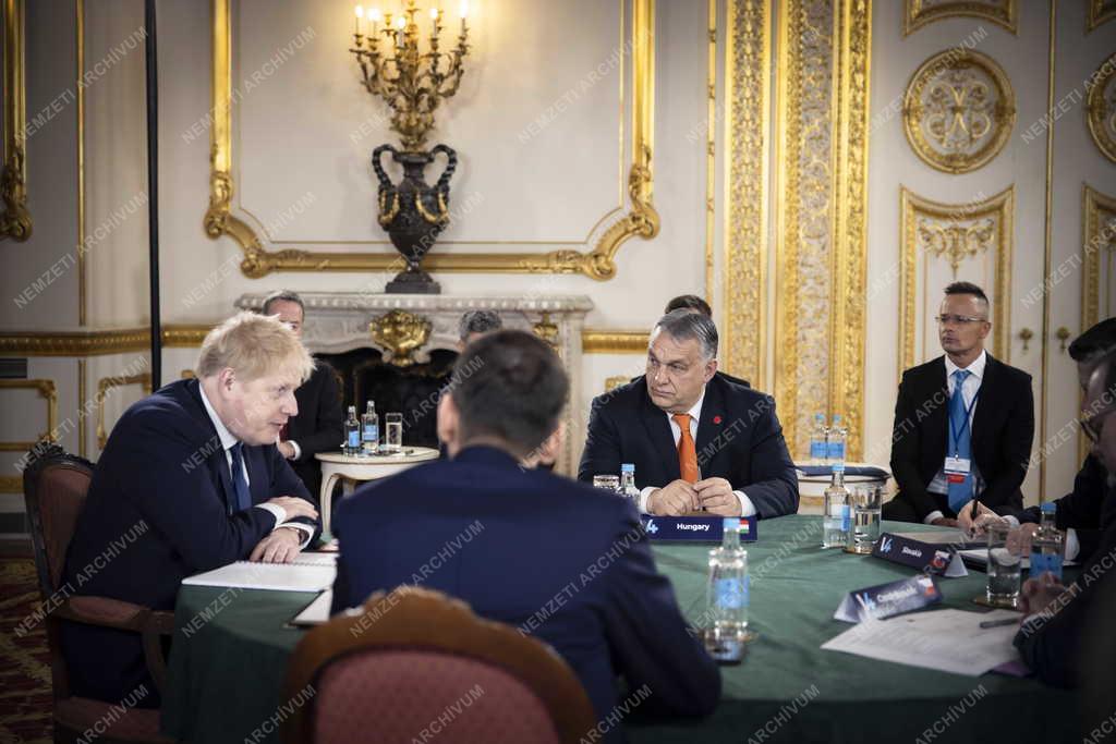 Ukrajnai háború – V4-Egyesült Királyság csúcstalálkozó Londonban
