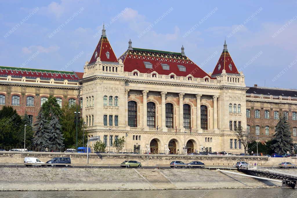 Oktatás - A Budapesti Műszaki és Gazdaságtudományi Egyetem