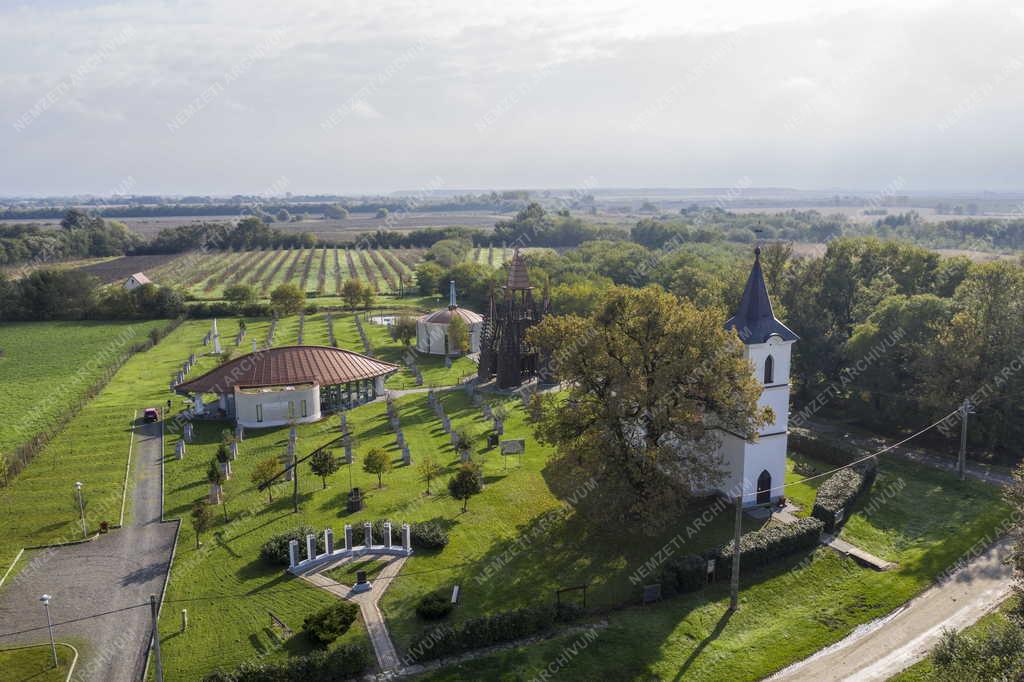 Turizmus - Nagygéc - A Megmaradás Temploma