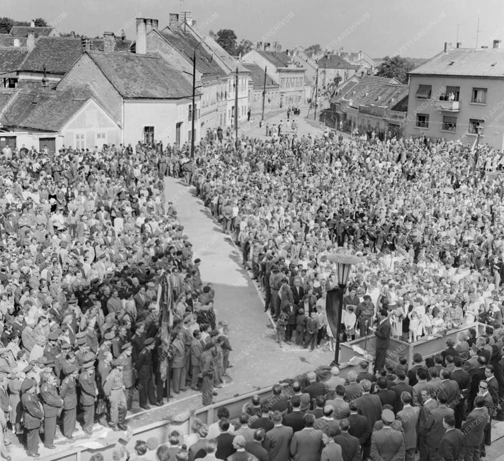 Kultúra - Nagygyűlés a kőszegi vár helyreállítása alkalmából