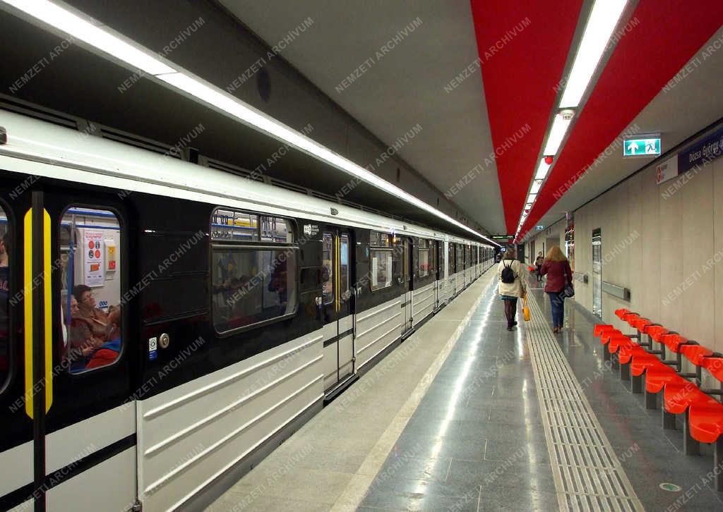 Közlekedés - Budapest - A hármas metró egyik felújított állomása