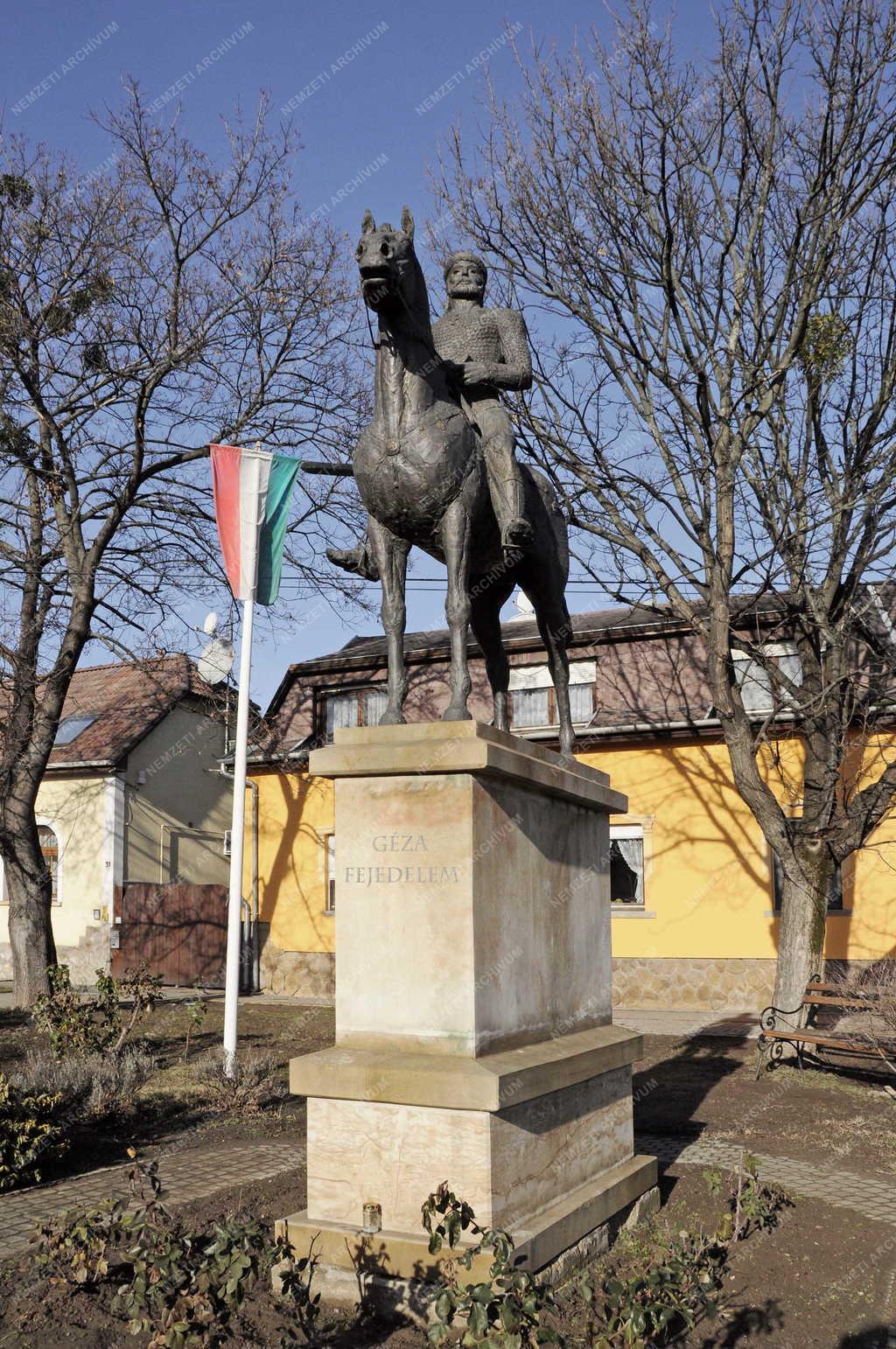 Műalkotás - Verőce - Géza fejedelem lovasszobra