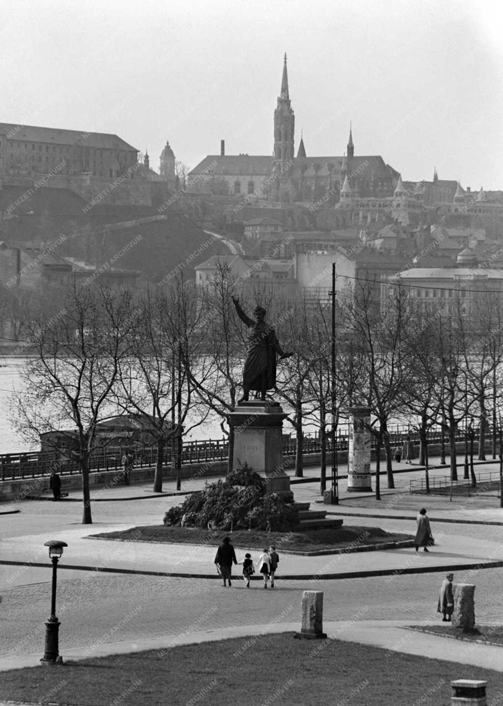 Városkép - Budapest - Petőfi Sándor-szobor